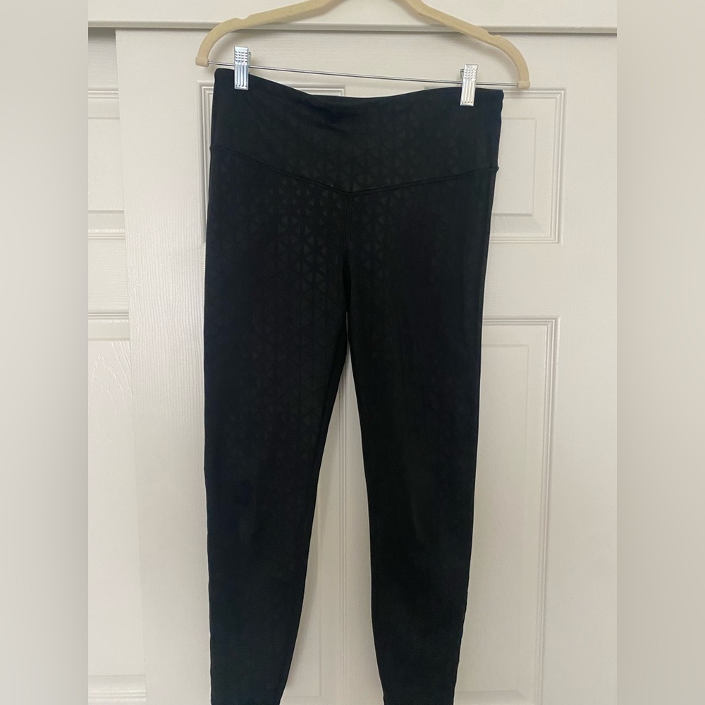 Gap Fit size medium black workout pants stretchy cropped